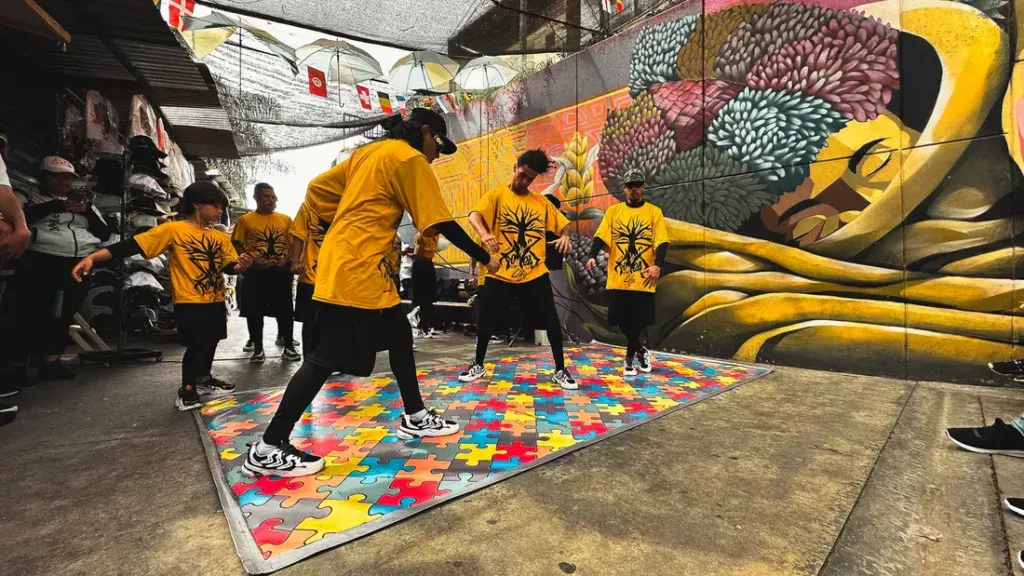 Kids dancing in a workshop in Comuna 13, Medellin